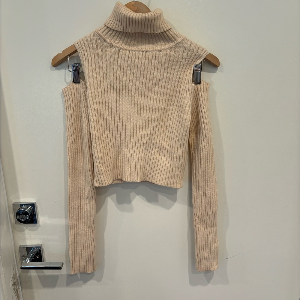 New without tags debut cream color turtleneck with cold shoulder size medium